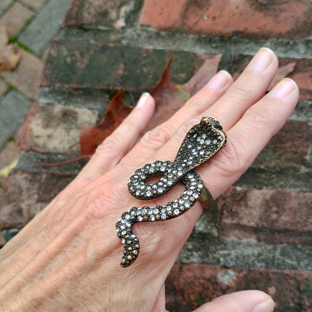 SPooKY SEaSoN bronze tone pavé crystal cobra snake ring, gothic jewelry